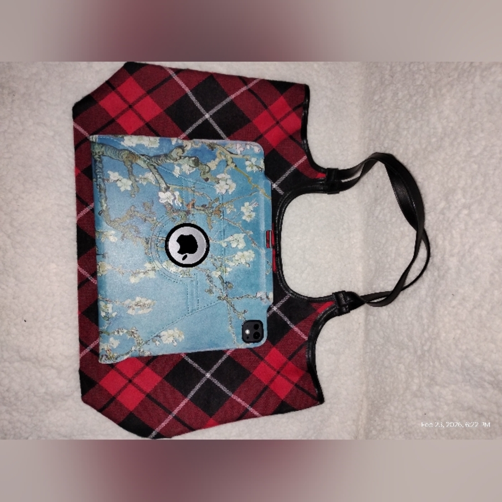 VICTORIA'S SECRET: RED PLAID TOTE - Picture 5 of 7